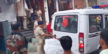 जुए के अड्डे पर पुलिस ने की छापेमारी