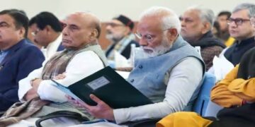 पीएम नरेंद्र मोदी और रक्षा मंत्री राजनाथ सिंह। फाइल फोटो।