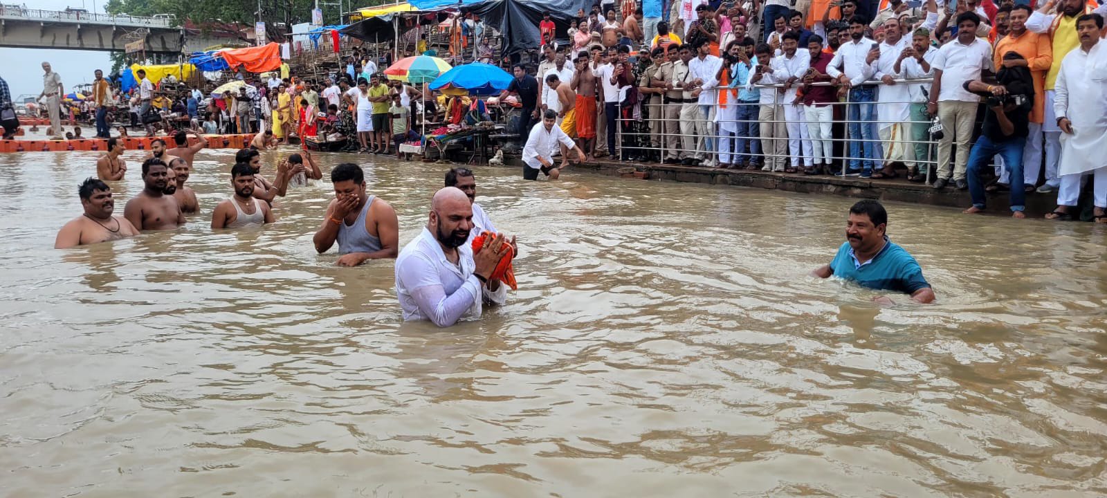 अयोध्या के सरयू में डिप्टी सीएम सम्राट चौधरी ने लगाई डुबकी, 22 महीने बाद  उतारा मुरैठा - InsiderLive.in: Get Latest News, India News, Breaking News  ...