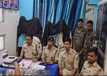 टीपीसी के चार उग्रवादी को पुलिस ने दबोचा, नक्सली पर्चे व हथियार बरामद