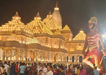 अपनी अलौकिक सुंदरता से सबका मन मोह रहा रांची का राममंदिर प्रारूप पूजा पंडाल, भक्तों की उमड़ी भीड़