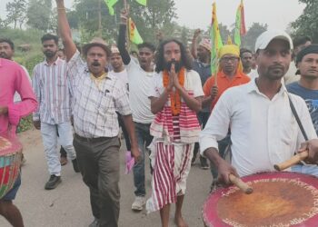 देवेंद्रनाथ महतो ने राहे प्रखंड का किया दौरा, कैंची छाप पर वोट की अपील की