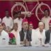 पाकिस्तान से तनाव के बीच अखिलेश यादव का बड़ा बयान: “बड़े-बड़े बम बनाने का वादा किया, छोटे पटाखे भी नहीं बना पाए”