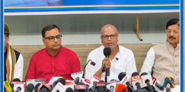 चुनाव से पहले बीजेपी को बड़ा झटका.. कांग्रेस में शामिल हुए असित नाथ तिवारी.. राजेश राम ने दिलाई सदस्यता