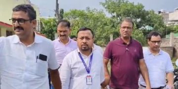 Bettiah District Fisheries Officer Arrested Vigilance Raid Bihar Vigilance team caught Piyush Ranjan Kumar bribery Bettiah Bribery Case viral news Fisheries Department Corruption Bihar Vigilance caught officer red handed in Bettiah