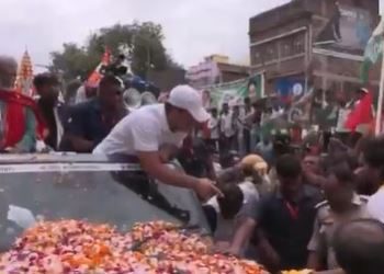 Voter Adhikar Yatra In Nawada: राहुल-तेजस्वी की गाड़ी ने पुलिसकर्मी को मारी टक्कर.. बड़ा हादसा टल गया