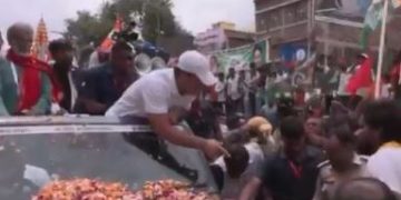 Voter Adhikar Yatra In Nawada: राहुल-तेजस्वी की गाड़ी ने पुलिसकर्मी को मारी टक्कर.. बड़ा हादसा टल गया