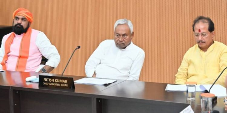 बिहार कैबिनेट बैठक में मुख्यमंत्री नीतीश कुमार नीतीश कुमार कैबिनेट में 26 प्रस्ताव पास बिहार कैबिनेट फैसले और विकास योजनाएं