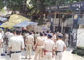 Patna Hostel Raid: अंबेडकर छात्रावास में जिंदा बम बरामद.. कई छात्र हिरासत में