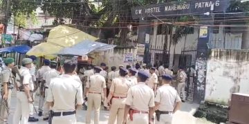 Patna Hostel Raid: अंबेडकर छात्रावास में जिंदा बम बरामद.. कई छात्र हिरासत में