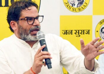 "प्रशांत किशोर ने बिहार सरकार पर लगाए भ्रष्टाचार के आरोप" "एंबुलेंस खरीद में 7 लाख रुपये का घोटाला" "बिहार स्वास्थ्य मंत्री मंगल पांडेय पर आरोप" "Force Motors एंबुलेंस की असली कीमत और सरकारी खरीद" "जन सुराज पार्टी का बिहार सरकार पर हमला"