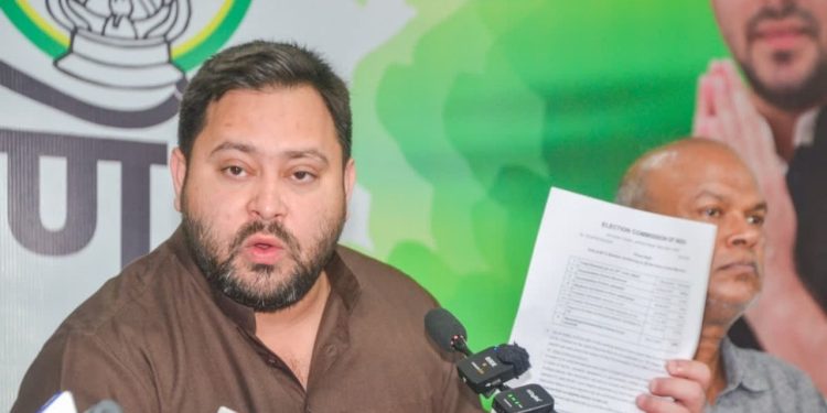 तेजस्वी यादव स्वतंत्रता दिवस पत्र, Bihar Voter List में गड़बड़ी, बिहार महागठबंधन यात्रा पोस्टर, तेजस्वी यादव का भाषण