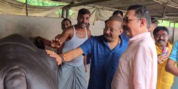 अचानक अनंत सिंह से मिलने पहुंच गये मंत्री अशोक चौधरी.. बाहुबली नेता ने दिखाई अपनी लाखों रुपये वाली भैंस