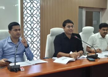 Bettiah News: मनरेगा कार्य प्रगति की डीएम ने की समीक्षा.. भ्रष्टाचार पर जीरो टॉलरेंस, शिकायत पर सीधे होगी FIR