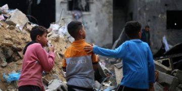 बिहटा का स्कूल बना नरक, गंदगी और बदहाली से जूझ रहे बच्चे