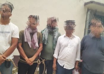 छपरा में शराबबंदी कानून की धज्जियां उड़ा रहे सरकारी सेवक.. शराब पार्टी करते एजीएम समेत पांच गिरफ्तार