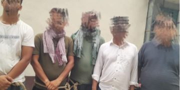 छपरा में शराबबंदी कानून की धज्जियां उड़ा रहे सरकारी सेवक.. शराब पार्टी करते एजीएम समेत पांच गिरफ्तार