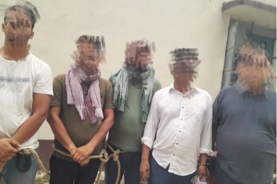 छपरा में शराबबंदी कानून की धज्जियां उड़ा रहे सरकारी सेवक.. शराब पार्टी करते एजीएम समेत पांच गिरफ्तार