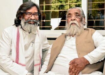 सबसे कठिन दौर से गुजर रहे हैं.. पिता शिबू सोरेन के निधन पर सीएम हेमंत सोरेन ने लिखी भावुक कर देने वाली बातें
