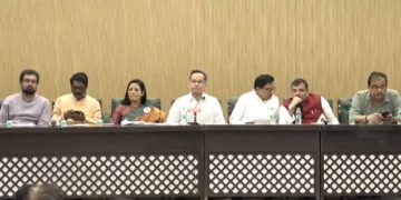 चुनाव आयोग के खिलाफ पूरा विपक्ष एकजुट.. मनोज झा ने कहा- ऐसा पहले कभी नहीं हुआ