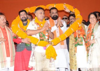 Anand Mishra joins BJP in Patna, आनंद मिश्रा भाजपा जॉइन करते हुए, Nagmani Kushwaha BJP membership, BJP Bihar political leaders join, Jan Suraj Party setback