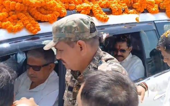 Bihar Politics : फ्रंट सीट पर ललन सिंह और पीछे ‘छोटे सरकार’.. मोकामा में रोड शो ने बढ़ाई अनंत सिंह की दावेदारी !