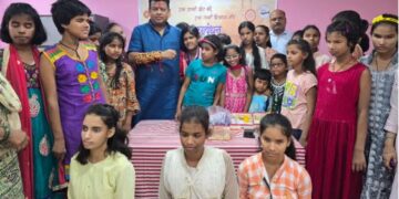 रक्षाबंधन पर नेत्रहीन बालिकाओं संग लोजपा रामविलास के प्रवक्ता डॉ. शशिभूषण प्रसाद ने बांटी खुशियाँ