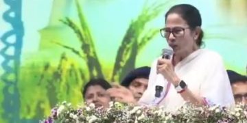 ममता बनर्जी ने कहा- सबसे बड़े घोटाले यूपी, महाराष्ट्र और बिहार में हुए.. चुनाव आयोग भी दी नसीहत