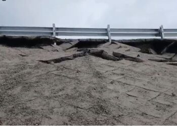 Bakhtiyarpur-Mokama Fourlane: नीतीश कुमार की एक और सड़क धंस गई.. कुछ महीने पहले ही किया था उद्घाटन