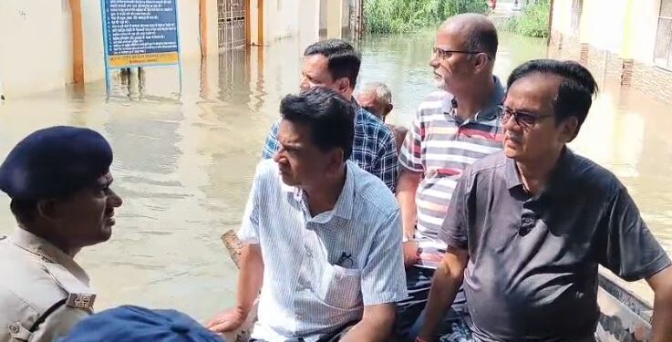 भागलपुर में गंगा का बढ़ता जलस्तर.. तिलका मांझी यूनिवर्सिटी जलमग्न, नाव से पहुंच रहे कर्मचारी और प्रोफेसर