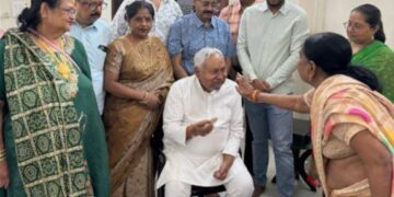 Rakshabandhan: मुख्यमंत्री नीतीश कुमार ने बहनों से बंधवाई राखी.. बेटे निशांत ने भी लिया आशीर्वाद