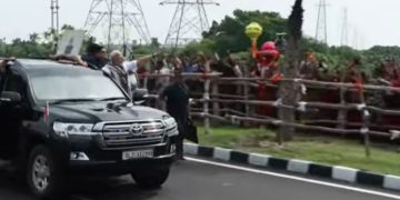 Bihar Politics: नीतीश कुमार को छोड़कर अकेले रोड शो करने लगे पीएम मोदी..