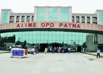 पटना AIIMS के डॉक्टरों ने की हड़ताल.. विधायक चेतन आनंद के माफी मांगने पर अड़े, सुरक्षा की मांग