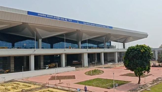 Bihar News: पटना एयरपोर्ट पर यात्री के बैग से जिंदा कारतूस बरामद.. मच गया हड़कंप