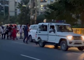 पटना में फिर भड़का आक्रोश: मासूम लक्ष्मी-दीपक को न्याय की मांग में अटल पथ जाम.. VIP गाड़ी पर टूटा गुस्सा