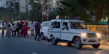 पटना में फिर भड़का आक्रोश: मासूम लक्ष्मी-दीपक को न्याय की मांग में अटल पथ जाम.. VIP गाड़ी पर टूटा गुस्सा