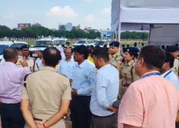 Patna News: डीएम त्याग राजन ने किया गांधी मैदान का निरीक्षण.. स्वतंत्रता दिवस समारोह की तैयारियों का लिया जायज़ा