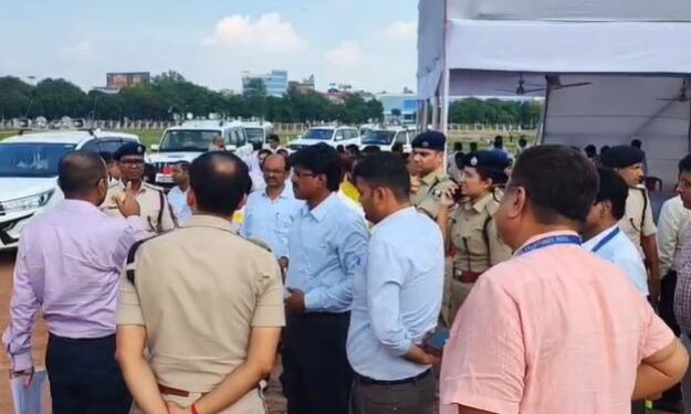 Patna News: डीएम त्याग राजन ने किया गांधी मैदान का निरीक्षण.. स्वतंत्रता दिवस समारोह की तैयारियों का लिया जायज़ा