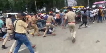 पटना में STET की मांग कर रहे युवाओं पर पुलिस ने किया जमकर लाठीचार्ज.. CM हाउस घेरने निकले थे