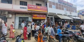 Madhubani News: मधुबनी में ATM लूटने पहुंच गए अपराधी.. हथियार लहराकर फैलाई दहशत