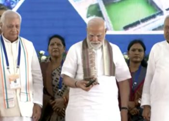 PM Modi Bihar Visit Live: अमृत भारत समेत दो ट्रेनों को पीएम ने दिखाई हरी झंडी.. 16 हजार से अधिक लाभार्थियों का गृह प्रवेश