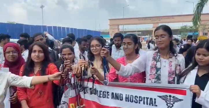 बिहार में PMCH सहित सरकारी अस्पतालों के इंटर्न डॉक्टर हड़ताल पर, OPD सेवाएं ठप