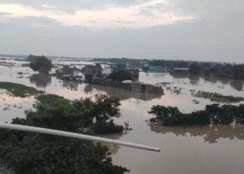 तेजस्वी यादव के क्षेत्र राघोपुर में बाढ़ से जनजीवन ठप.. पुलिस कर रही नाव से पेट्रोलिंग