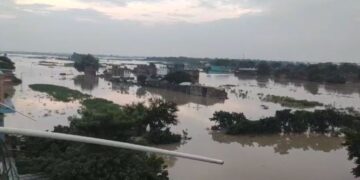 तेजस्वी यादव के क्षेत्र राघोपुर में बाढ़ से जनजीवन ठप.. पुलिस कर रही नाव से पेट्रोलिंग