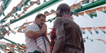 बेतिया में महात्मा गांधी की प्रतिमा पर माल्यार्पण कर शुरू हुई वोटर अधिकार यात्रा.. कई दिग्गज नेता हुए शामिल