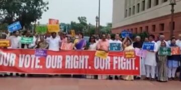 राहुल गांधी झूठ बोल रहे तो साबित करिये.. संसद के बाहर बिहार SIR को लेकर हंगामा