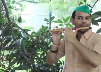 कृष्ण जन्माष्टमी पर तेज प्रताप यादव ने बजाई बांसुरी.. सुनकर हो जायेंगे मुग्ध