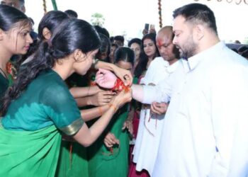 रक्षाबंधन पर तेजस्वी यादव की बिहार की बहनों को चिट्ठी.. महिलाओं के लिए वादों का पिटारा