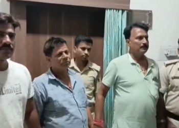 Khagaria Bribery Case: बिहार में राजस्व कर्मचारी 20 हजार रिश्वत लेते गिरफ्तार..