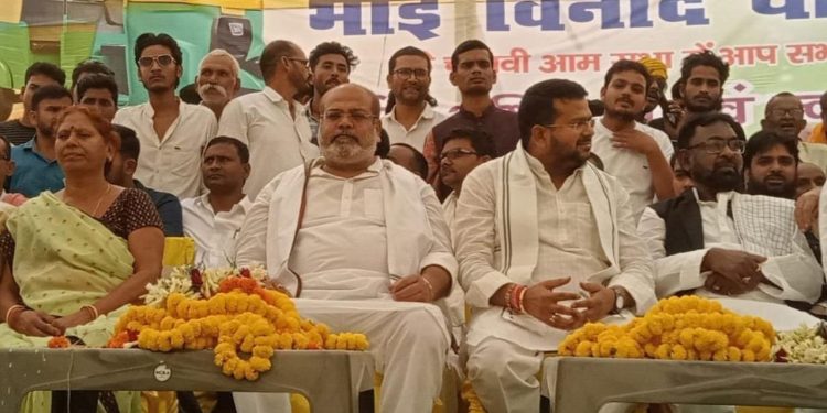 लालू यादव को बड़ा झटका.. PM मोदी की रैली में RJD MLA विभा देवी और प्रकाश वीर, NDA में होंगे शामिल !